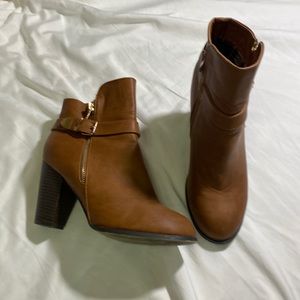 Woman’s Top Moda zip up Ankle boots size 9